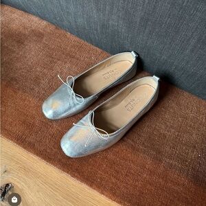 Coconuts by Matisse Nikki Ballet Flat, Silver, Size 10.